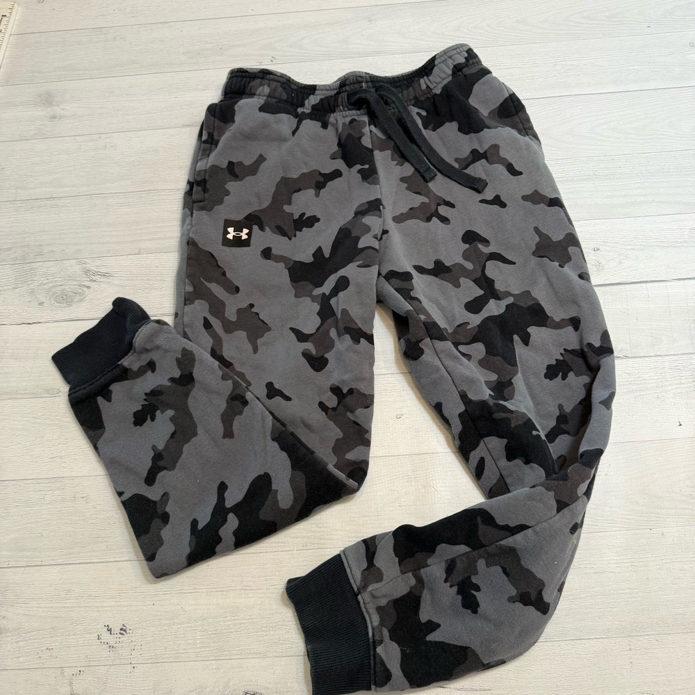 Under Armour boys black camo sweatpants joggers youth medium